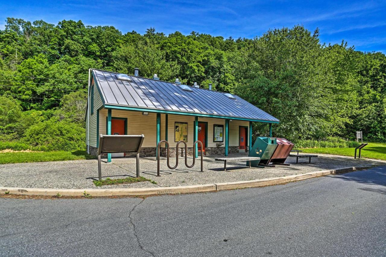 Modern East Stroudsburg Home With Deck And Gas Grill! ภายนอก รูปภาพ